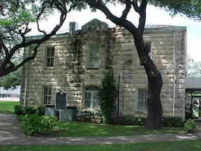 Real county courthouse, leakey, Texas, Frio River, portable buildings derksen buildings